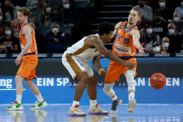 确保赛道冰 确保赛道冰